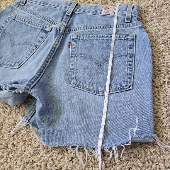 Vintage Levi's 519 Women's Light Wash Blue Denim Cutoff Shorts - Picture 13 of 14